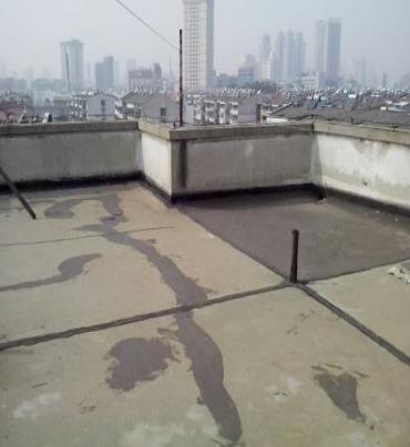泸定漏水维修 楼顶漏水是什么原因，楼顶漏水维修方法是什么?