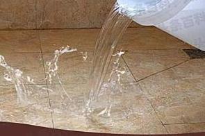 泸定漏水维修 免砸砖防水材料该如何施工